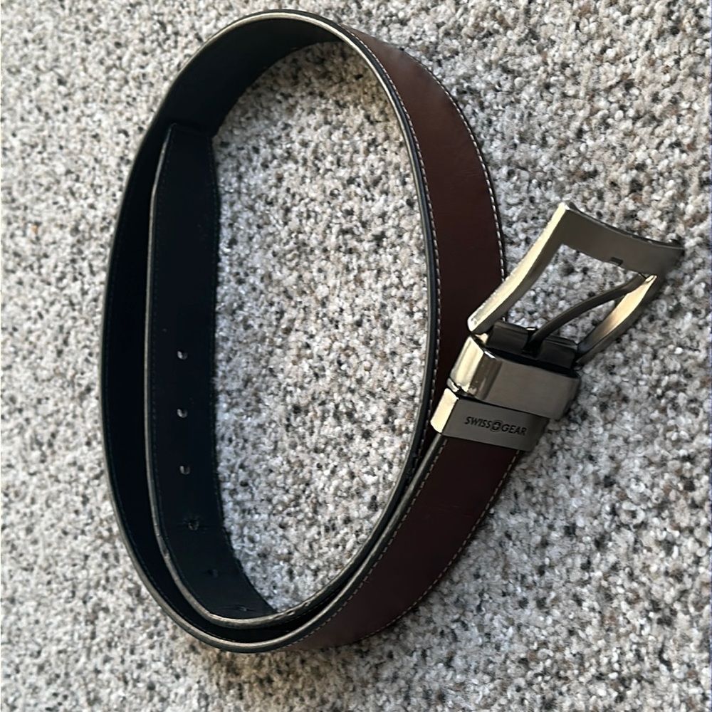 Swiss Gear Reversible Black/Brown Silver belt 36
